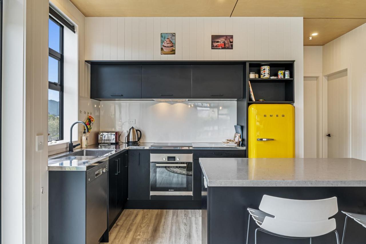 Sun And Serenity - Waikanae Beach Holiday Home Bagian luar foto