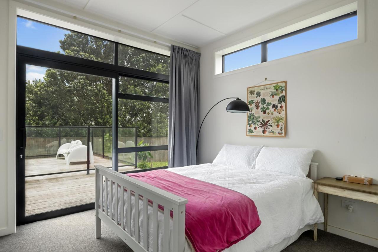 Sun And Serenity - Waikanae Beach Holiday Home Bagian luar foto