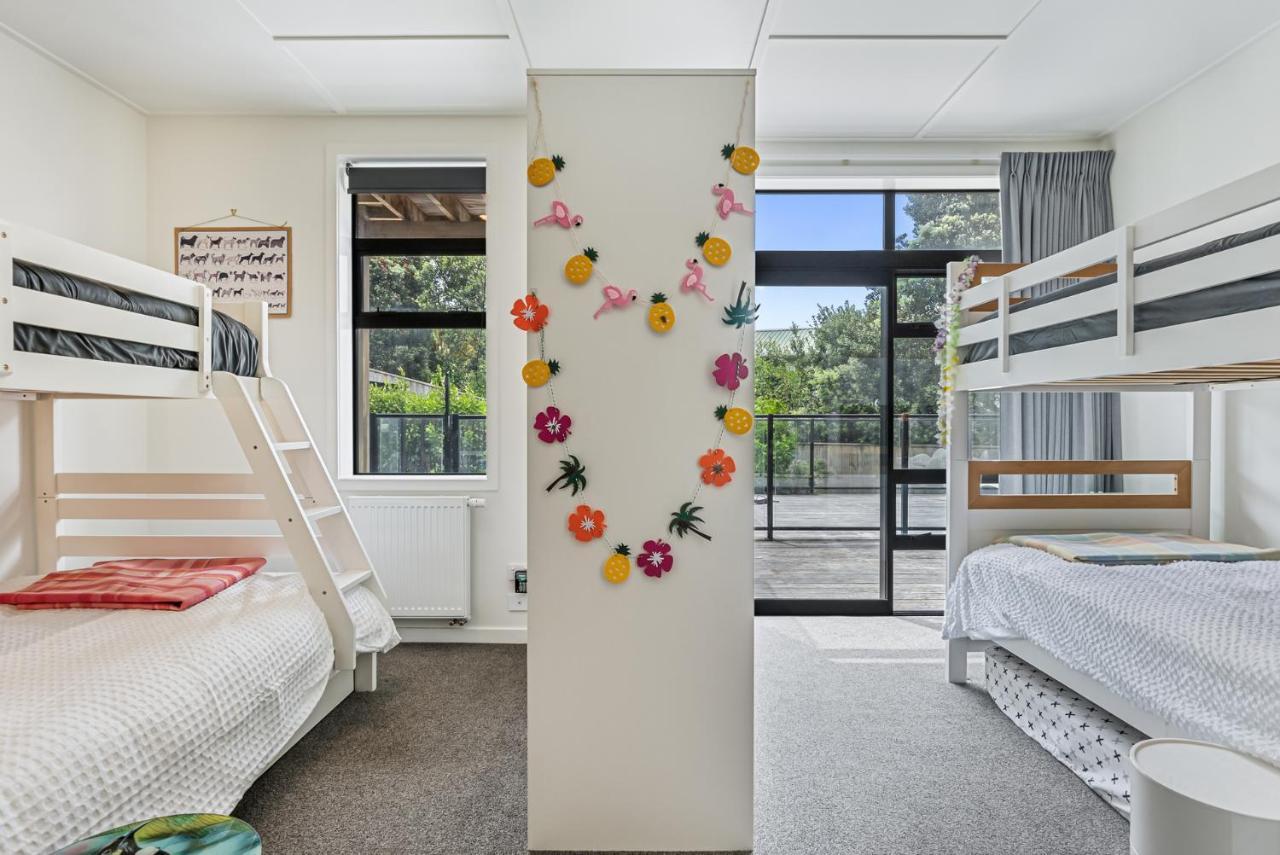 Sun And Serenity - Waikanae Beach Holiday Home Bagian luar foto