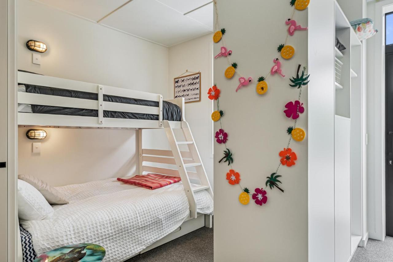 Sun And Serenity - Waikanae Beach Holiday Home Bagian luar foto