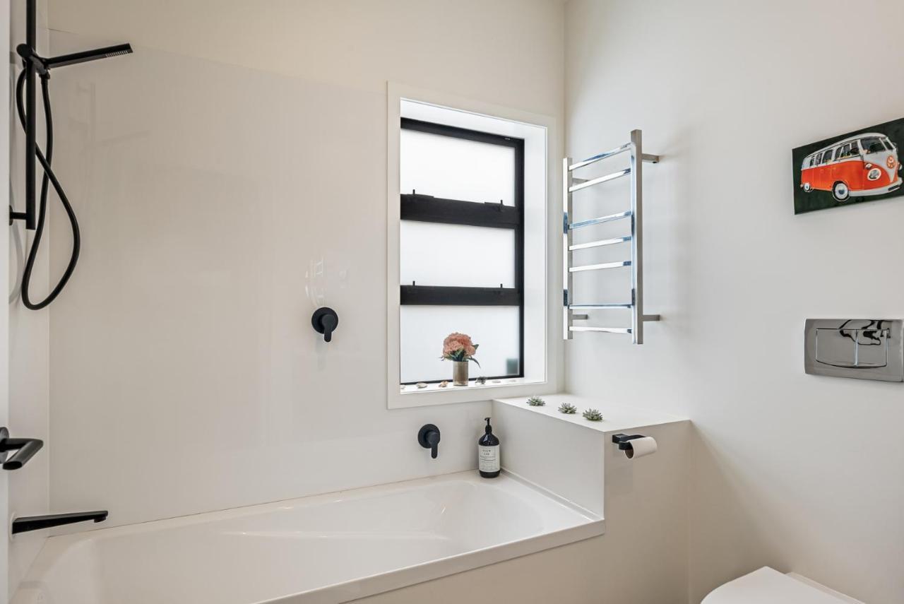 Sun And Serenity - Waikanae Beach Holiday Home Bagian luar foto