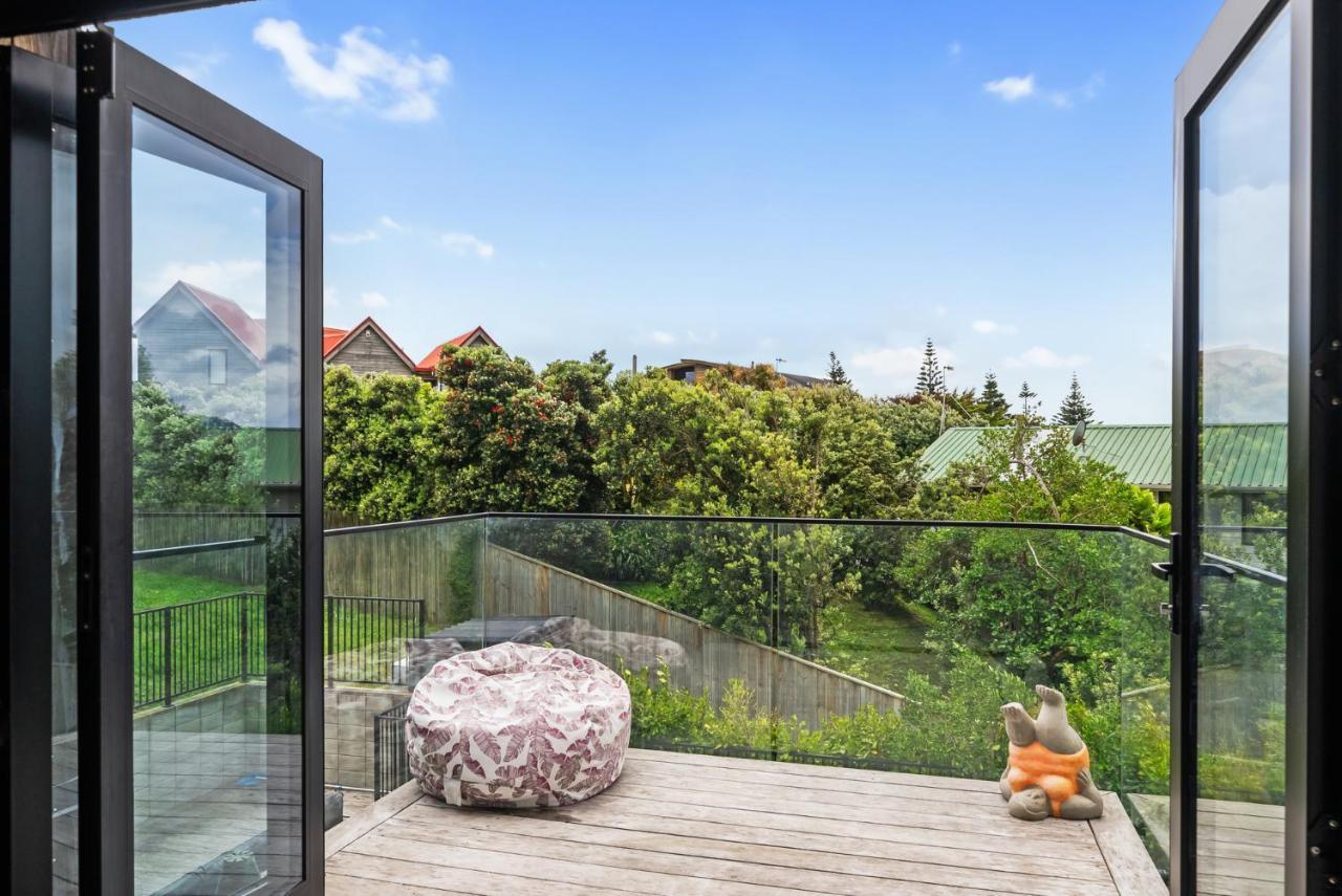 Sun And Serenity - Waikanae Beach Holiday Home Bagian luar foto