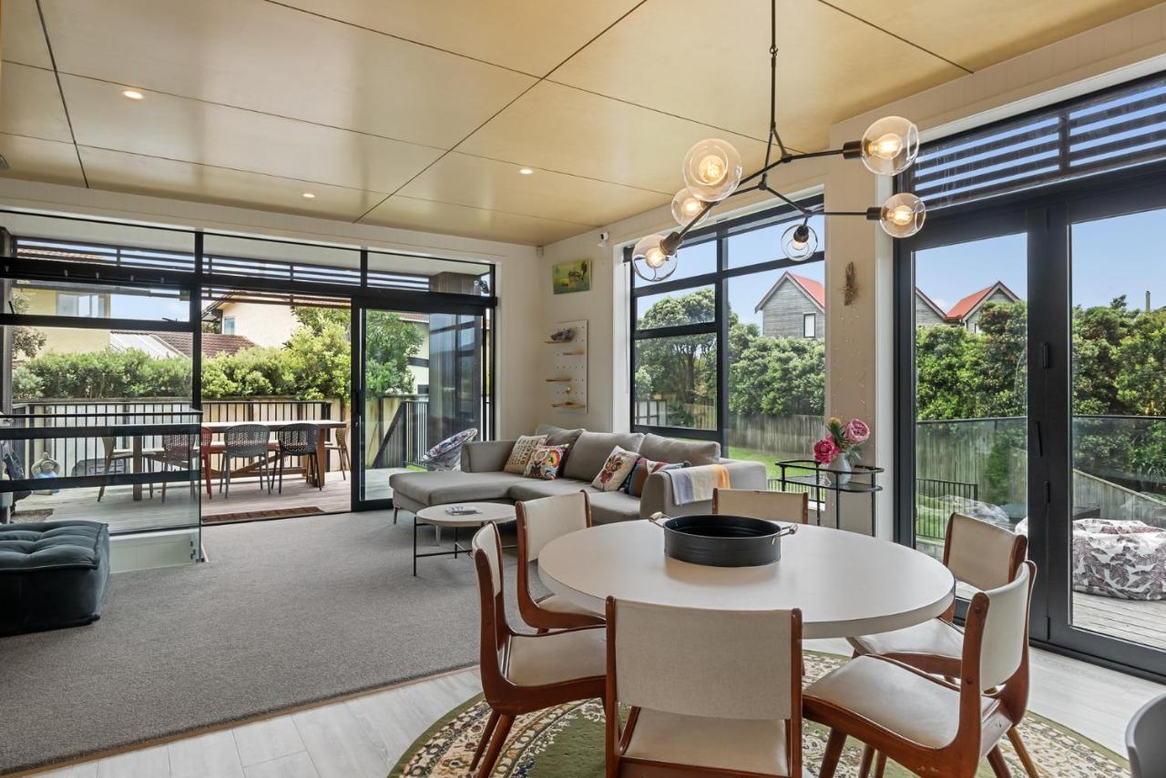 Sun And Serenity - Waikanae Beach Holiday Home Bagian luar foto