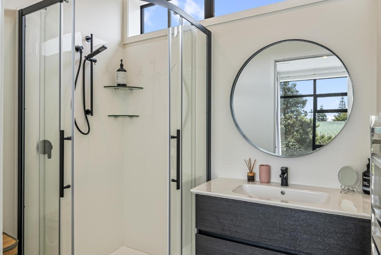 Sun And Serenity - Waikanae Beach Holiday Home Bagian luar foto