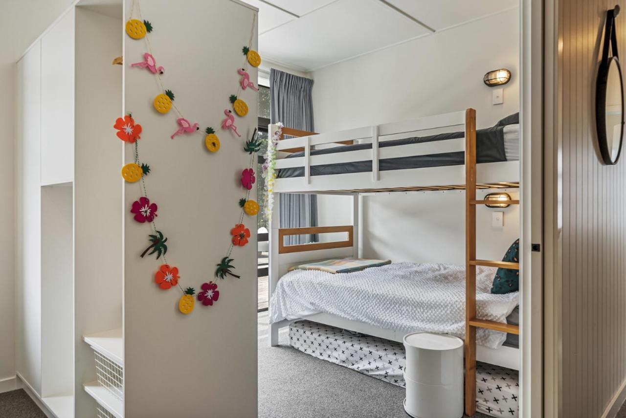 Sun And Serenity - Waikanae Beach Holiday Home Bagian luar foto